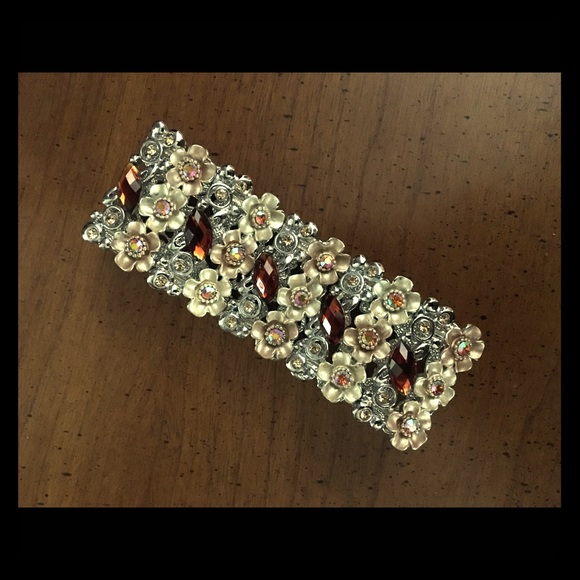 Premier Designs Jewelry - Brown and cream flower bracelet